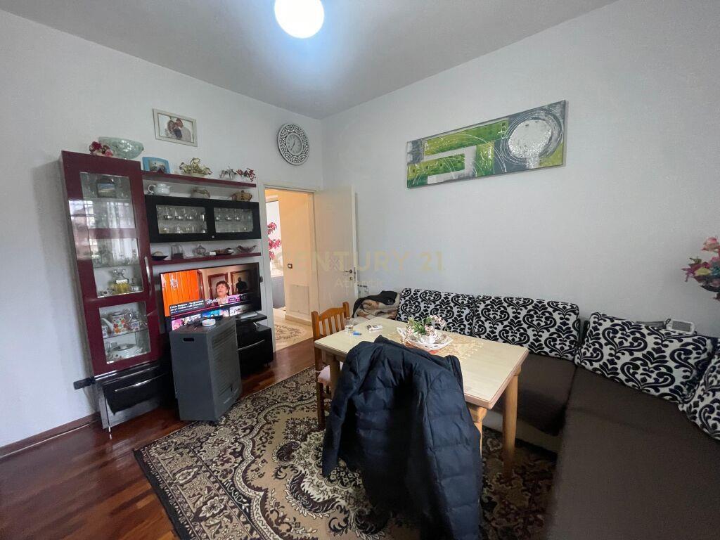 JAPIM ME QIRA APARTAMENT 2+1 + POST PARKIMI NE SHKOZET, DURR
