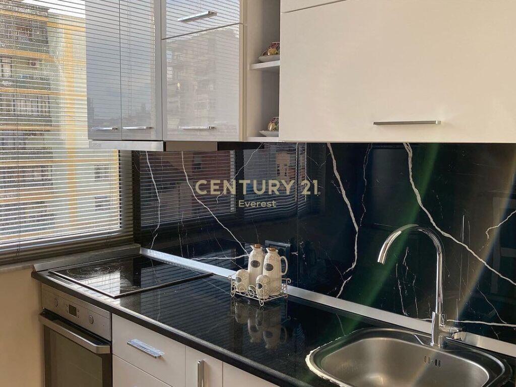 RRUGA E BARRIKADAVE, JAPIM APARTAMENT 1+1 PER QIRA