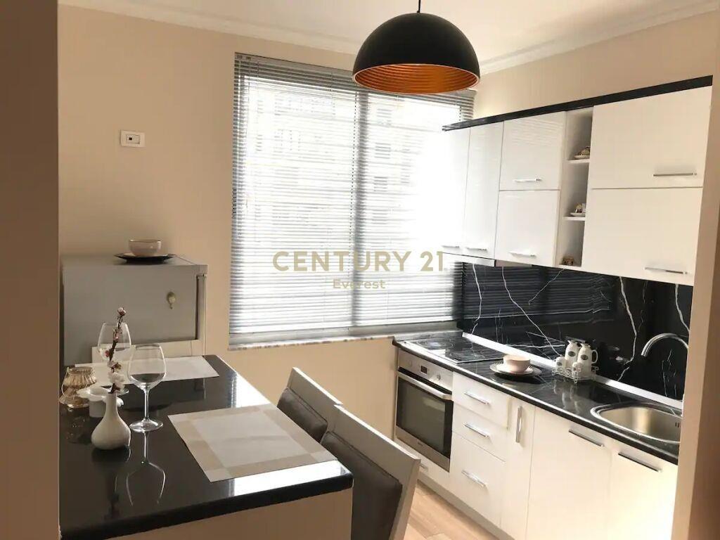 RRUGA E BARRIKADAVE, JAPIM APARTAMENT 1+1 PER QIRA
