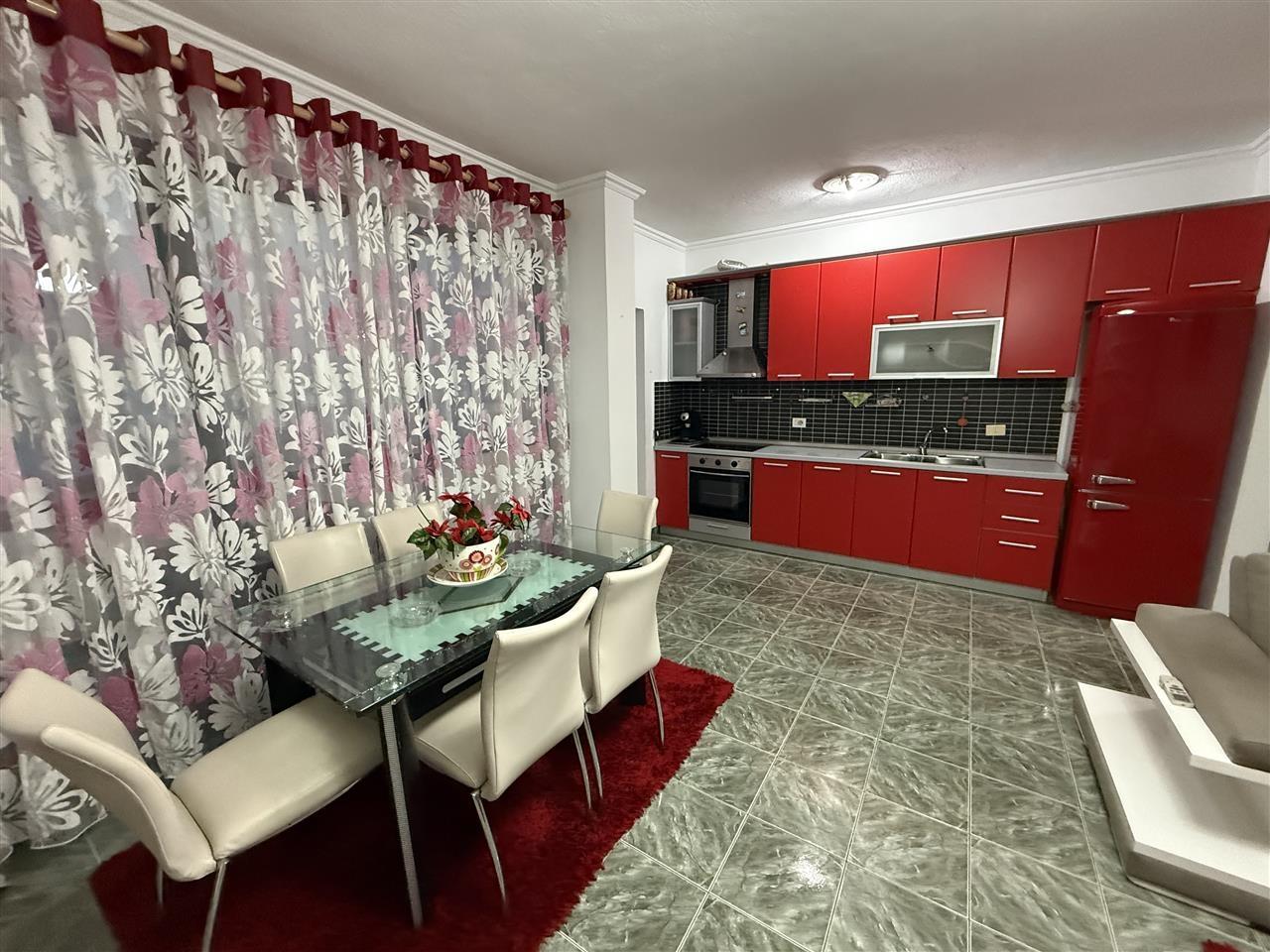 Apartament 2+1+2 tek 21 Dhjetori pas Universitetit Mesdhetar