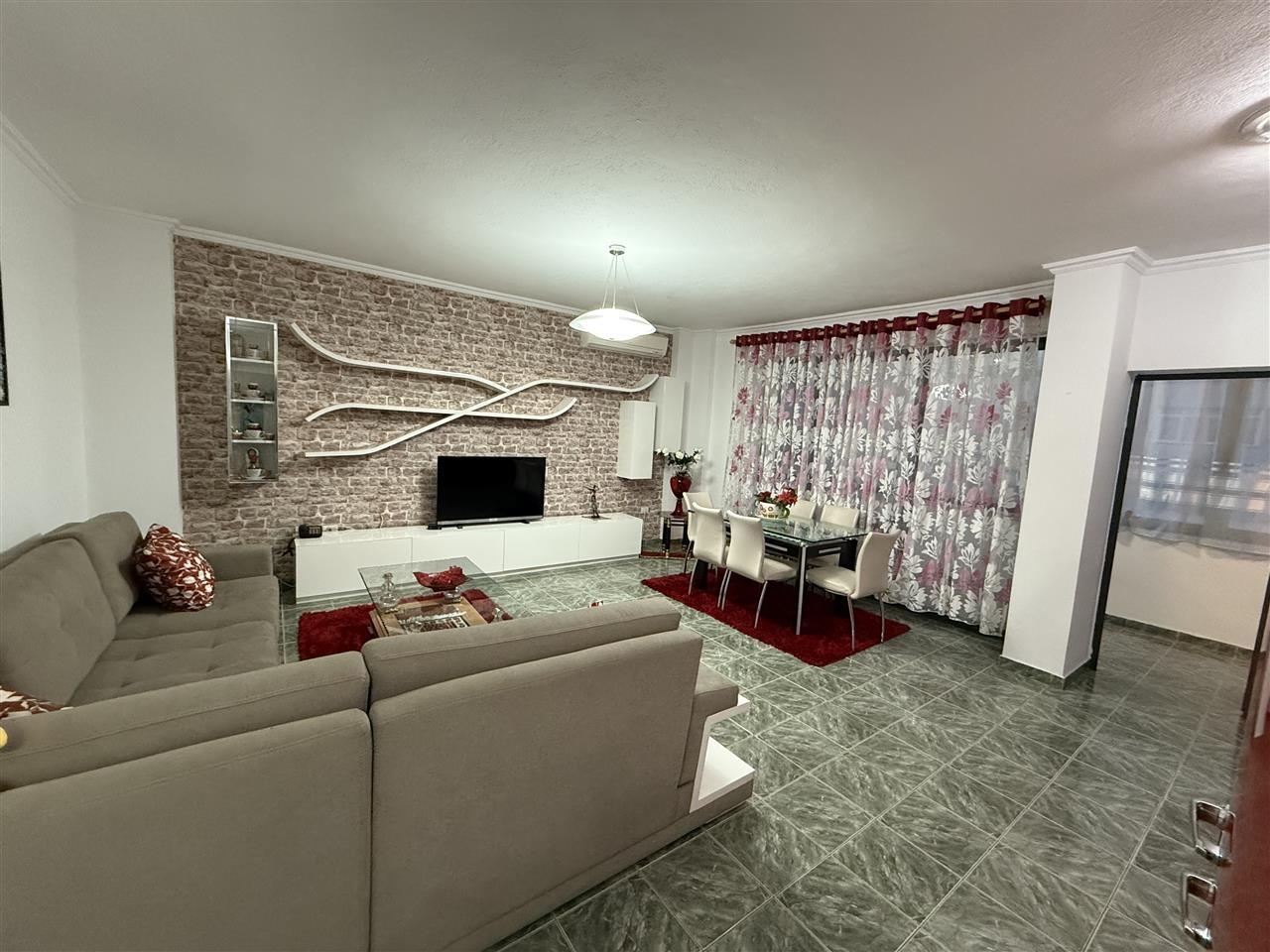 Apartament 2+1+2 tek 21 Dhjetori pas Universitetit Mesdhetar