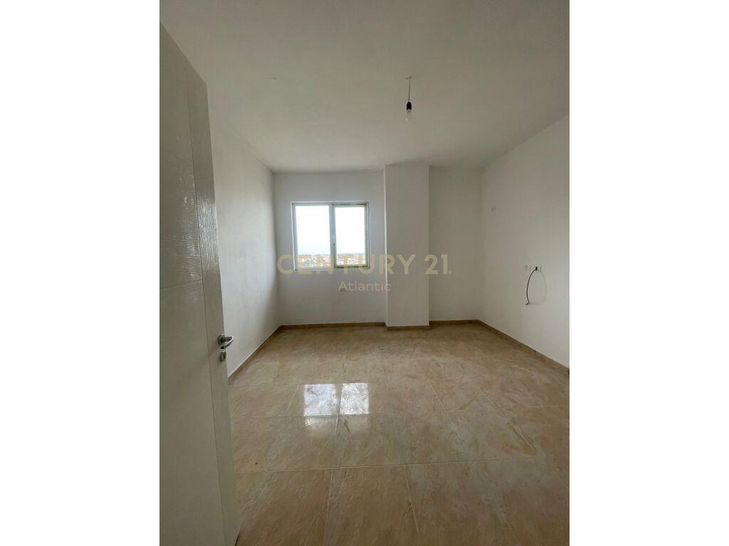 SHITET APARTAMENT 2+1 PRANE SPITALIT DURRES TEK BILLA!