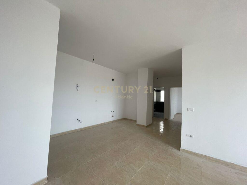 SHITET APARTAMENT 2+1 PRANE SPITALIT DURRES TEK BILLA!