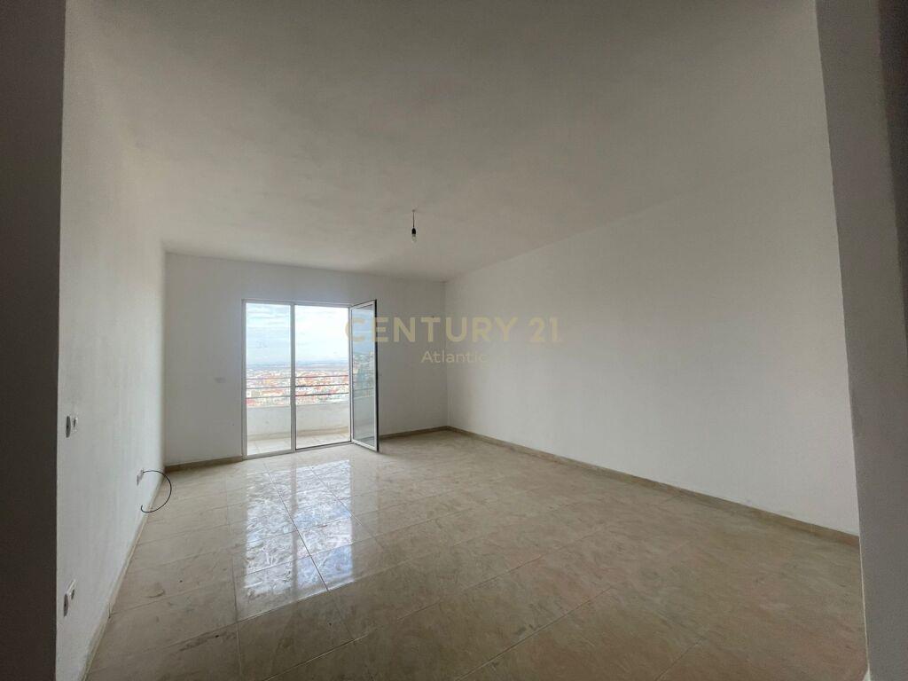 SHITET APARTAMENT 2+1 PRANE SPITALIT DURRES TEK BILLA!