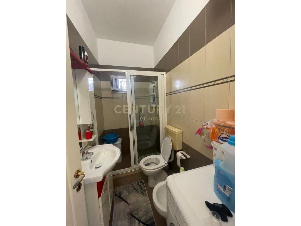 JAPIM ME QIRA APARTAMENT 2+1 + POST PARKIMI NE SHKOZET, DURR