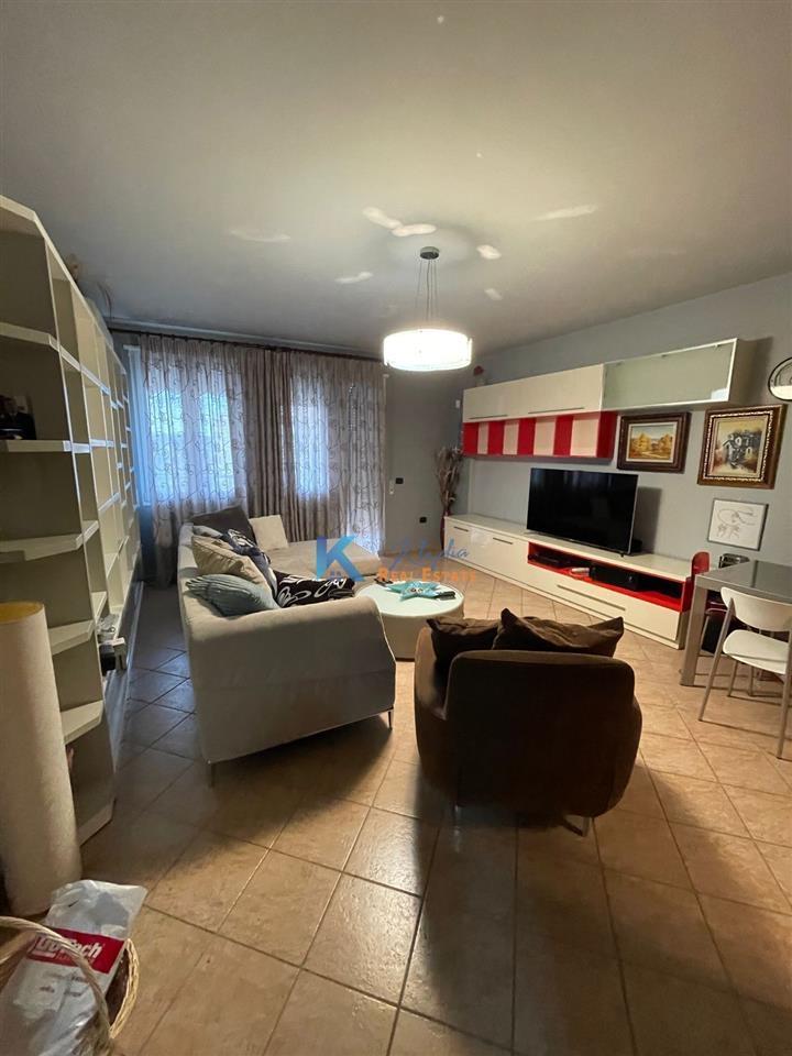 2+1 per qira te Bulevardi Zogu I