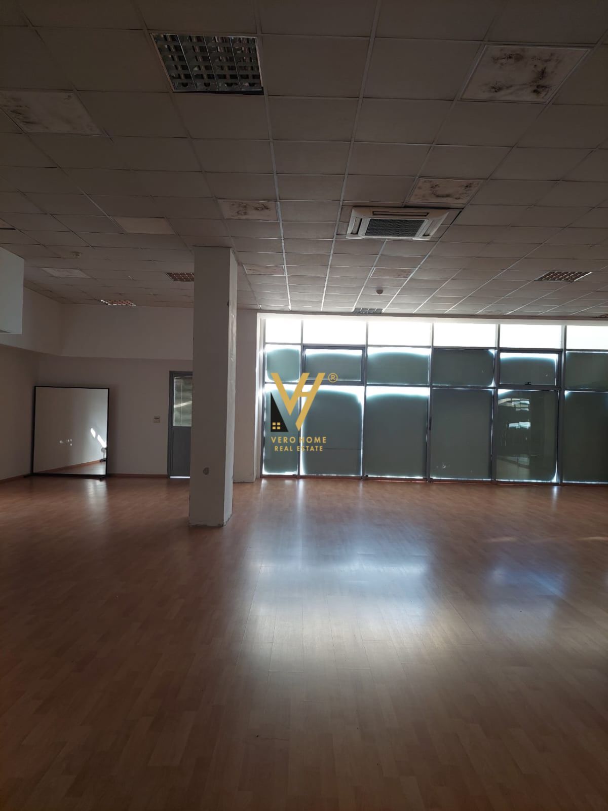 245 M2 ME QERA TE RRUGA 5 MAJI 2.500 EURO