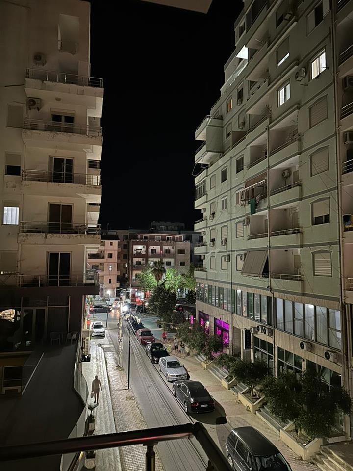 Jepet ap/ment me qera afat te gjate rrota e kuqe plazh