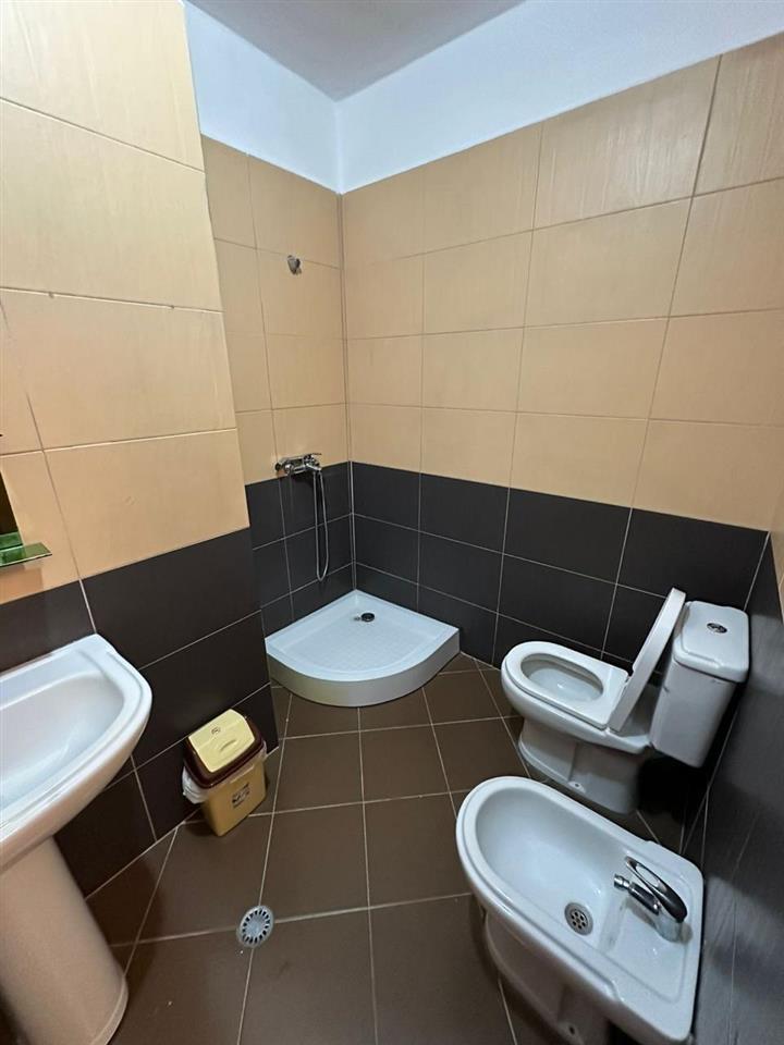 Jepet ap/ment me qera afat te gjate rrota e kuqe plazh