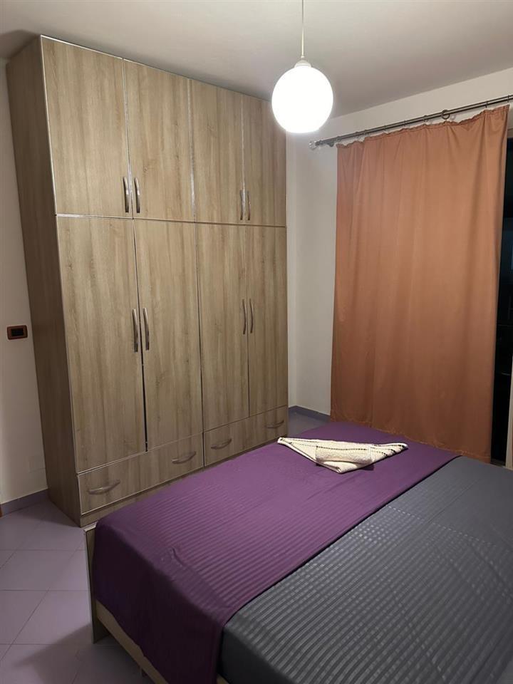 Jepet ap/ment me qera afat te gjate rrota e kuqe plazh