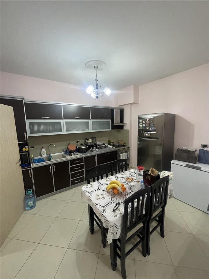 Apartament 1+1 kati i 4 ne qender t fierit