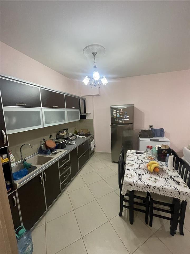 Apartament 1+1 kati i 4 ne qender t fierit