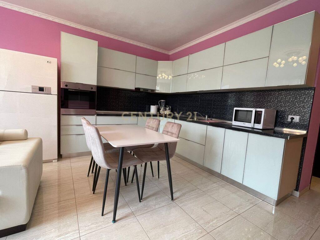SHITET APARTAMENT 1+1 TEK SHKEMBI KAVAJES!