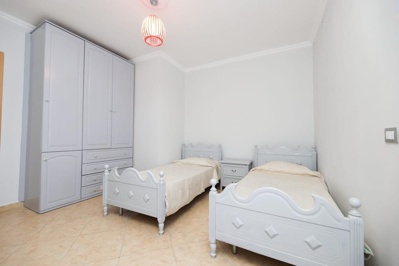 Shitet apartament 2+1 ne Vlore!