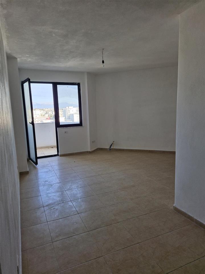 Shitet apartamenti ne shkozet Durres
