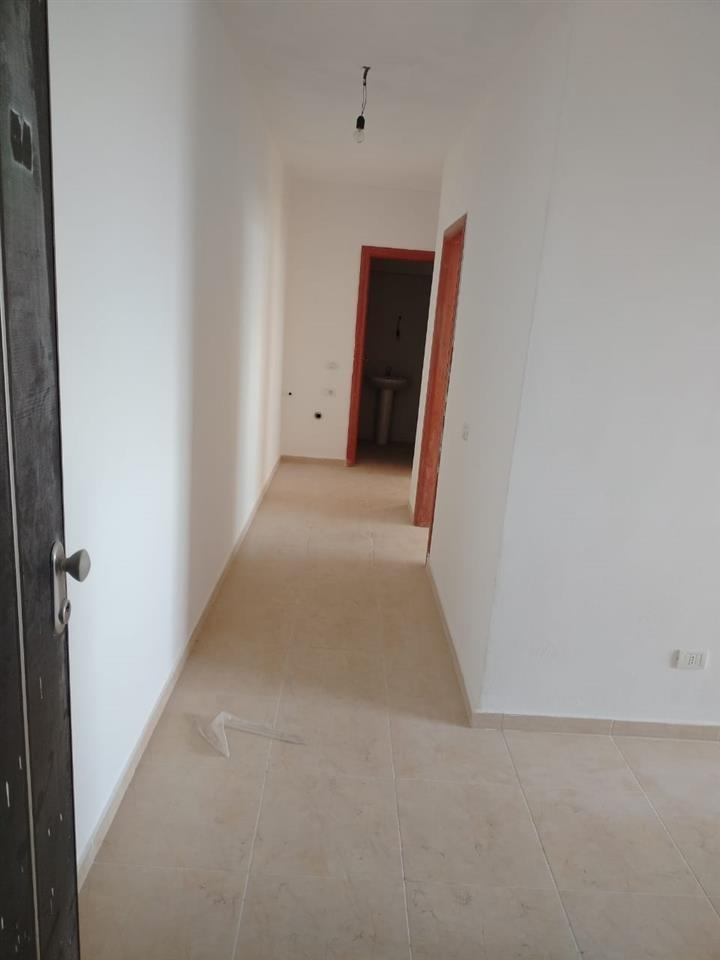 Shitet apartamenti ne shkozet Durres