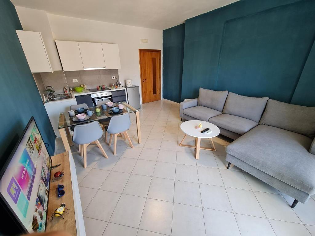 Shitet apartament 1+1 ne Vlore me pamje nga deti!