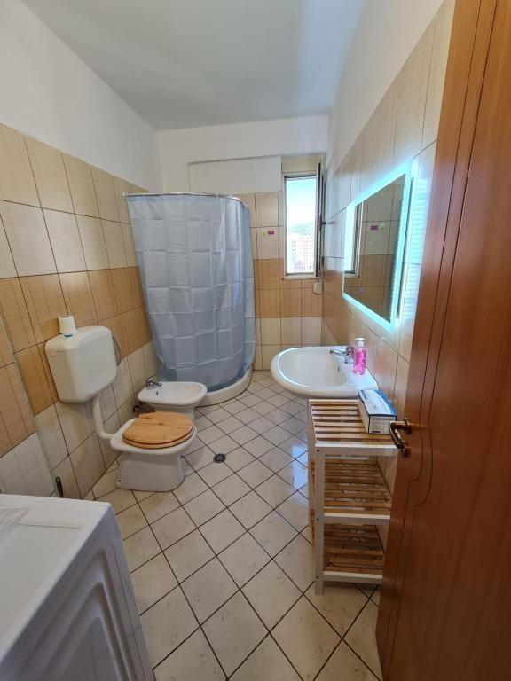 Shitet apartament 1+1 ne Vlore me pamje nga deti!