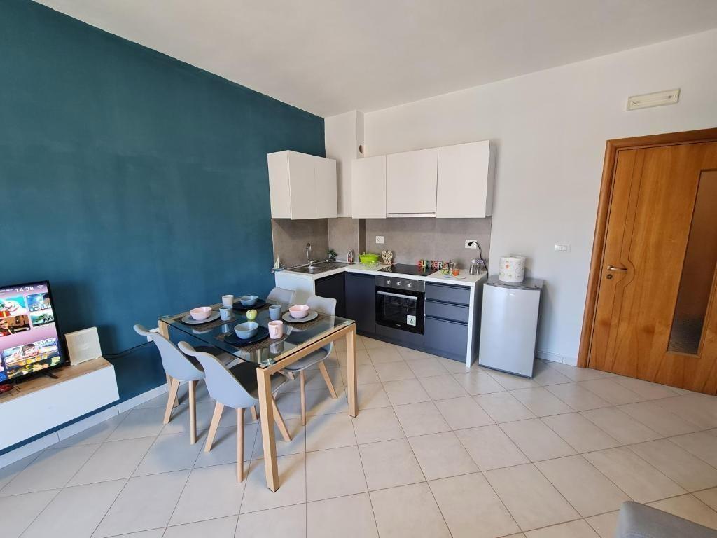 Shitet apartament 1+1 ne Vlore me pamje nga deti!