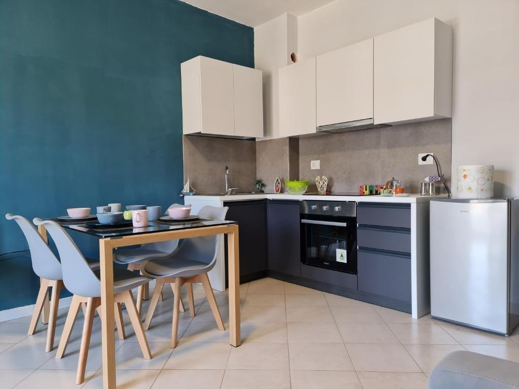 Shitet apartament 1+1 ne Vlore me pamje nga deti!