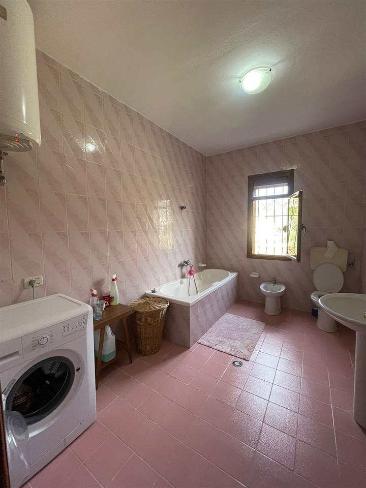 Jepet me qera shtepi private 3+1+2,Vlore!