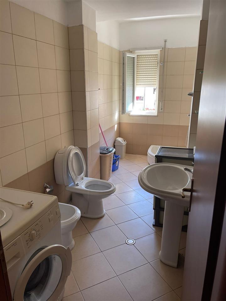 Kodra e Diellit ofrojme per qira apartament 2+1