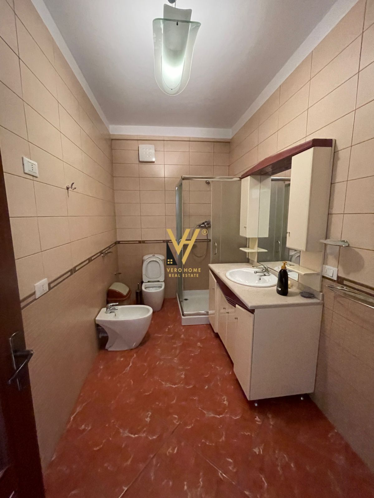 98 M2 ME QERA TE RRUGA E BARRIKADAVE 1.000 EURO