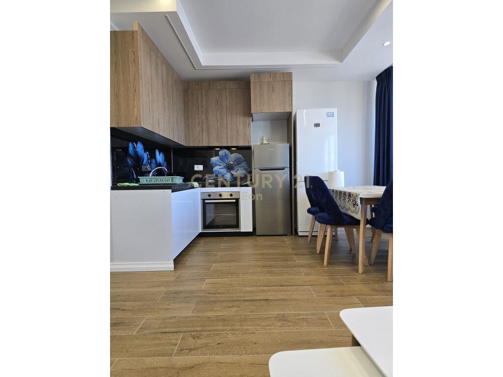 Apartament 1+1 me Pamje Deti në Shkëmbi i Kavajës!