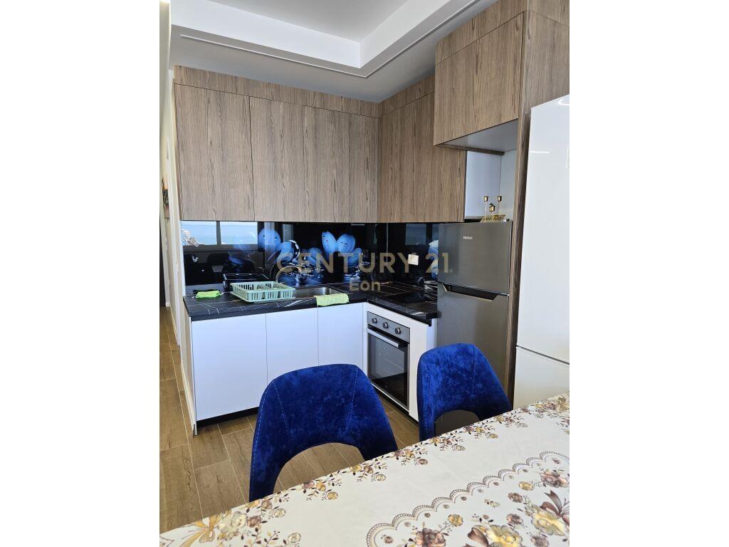 Apartament 1+1 me Pamje Deti në Shkëmbi i Kavajës!