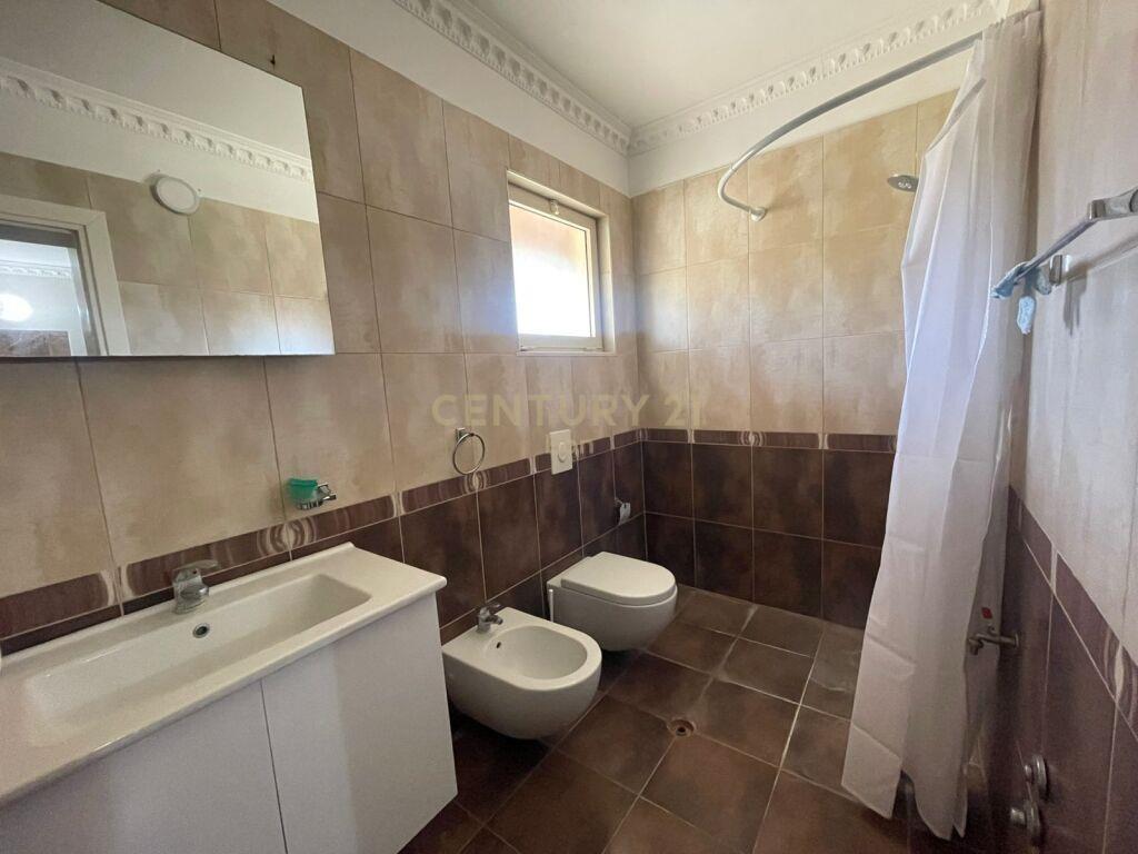 Apartament 2+1+2 me Pamje Deti për Shitje te Shkëmbi I Kavaj