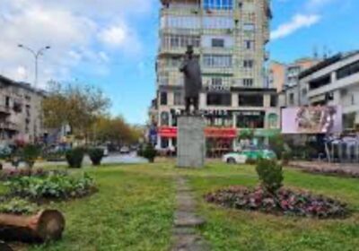 Shitet Pasticeri 103 m2 dhe Apartament 150 m2=> 550000 Euro