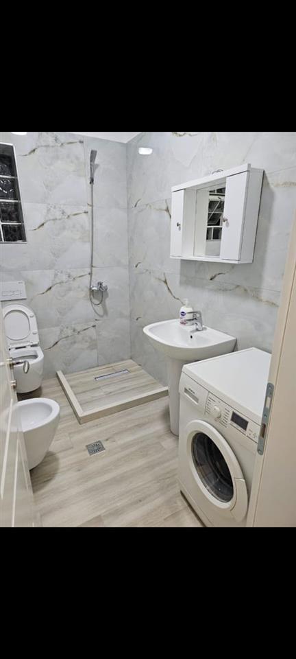 Apartament me qira ditore