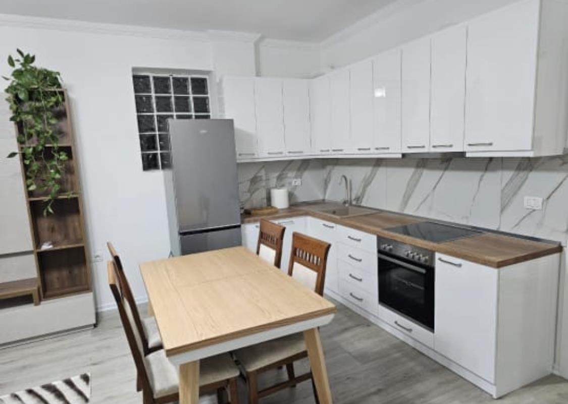 Apartament me qira ditore