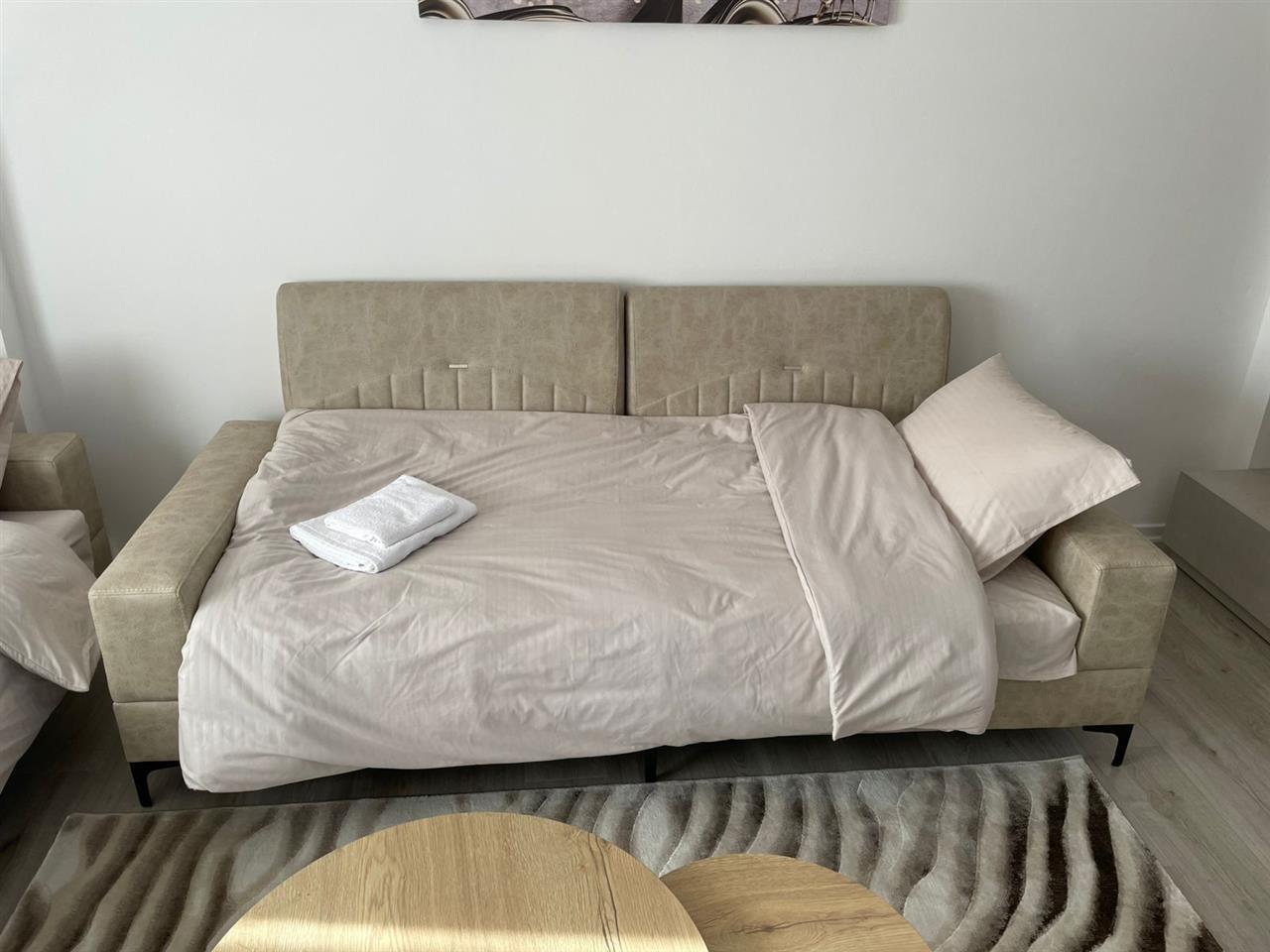 Apartament me qira ditore