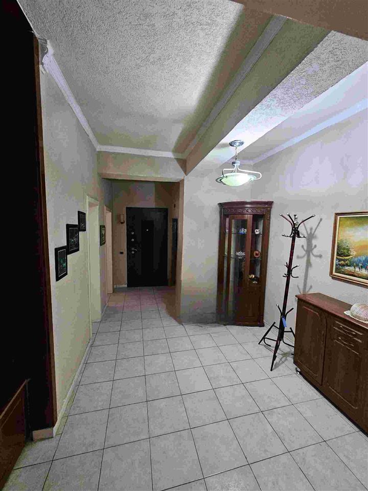 Durres qera. 2+1+2 ballkone.