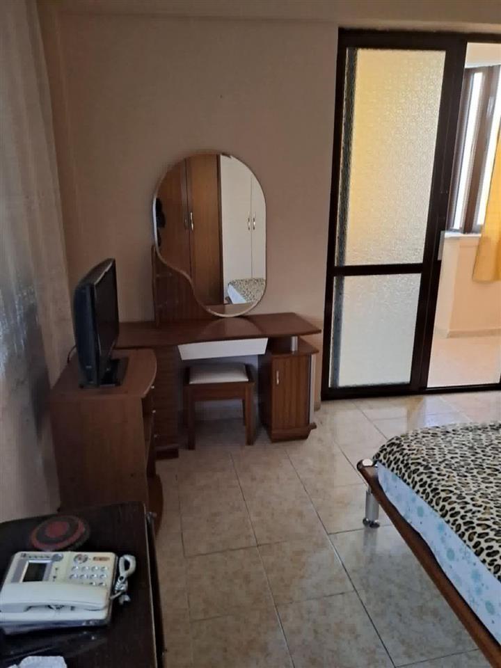 Me qera 2+1, Vasil Shanto