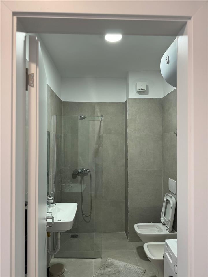 SUPER OKAZION me qera te Stacioni Trenit