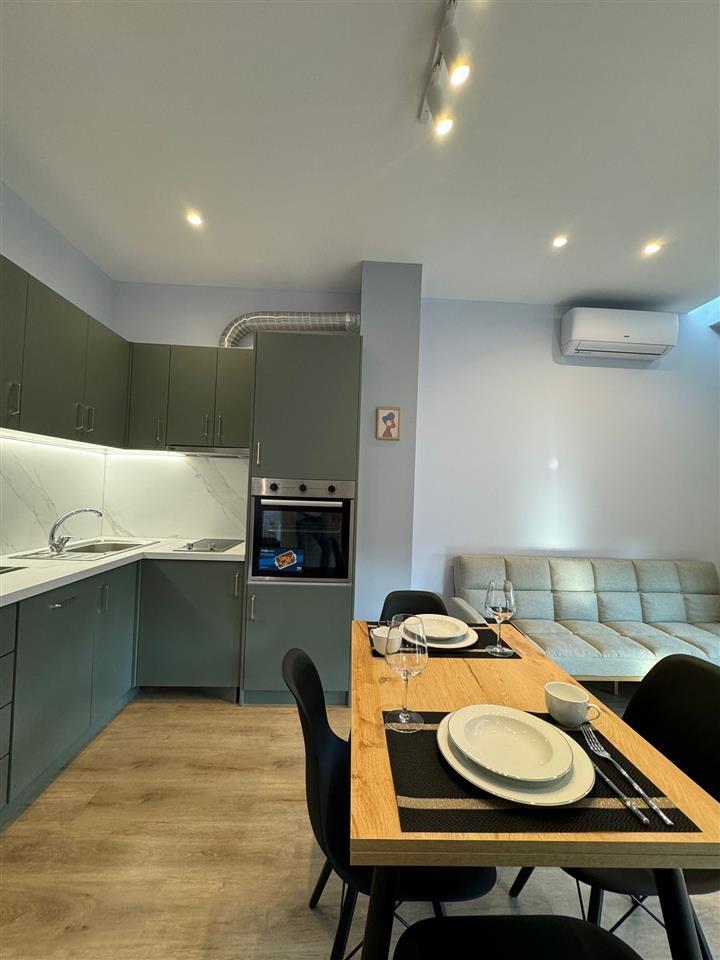 SUPER OKAZION me qera te Stacioni Trenit