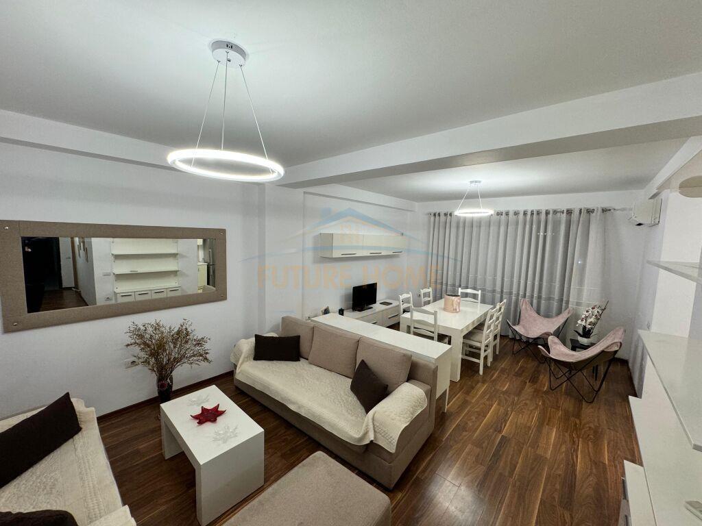 Qera,Apartament 3+1+2+Post parkimi,Liqeni i Thate