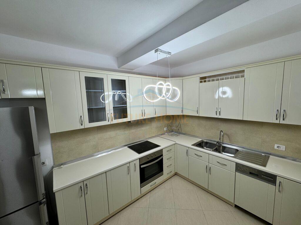 Qera,Apartament 3+1+2+Post parkimi,Liqeni i Thate
