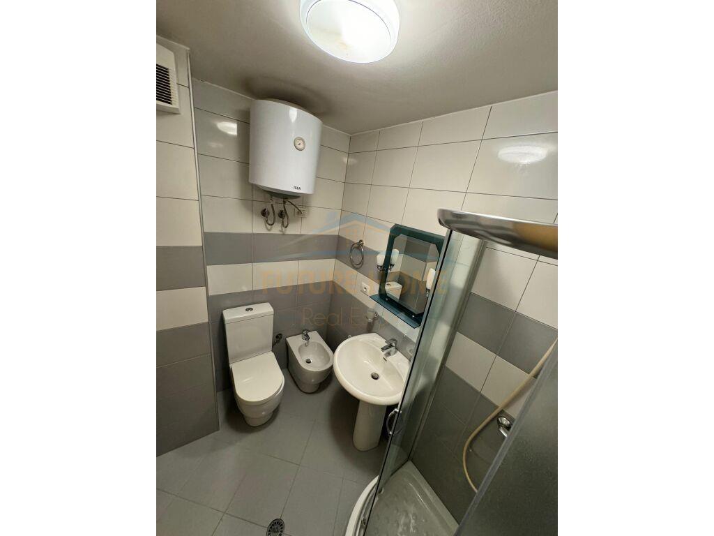 Qera,Apartament 3+1+2+Post parkimi,Liqeni i Thate