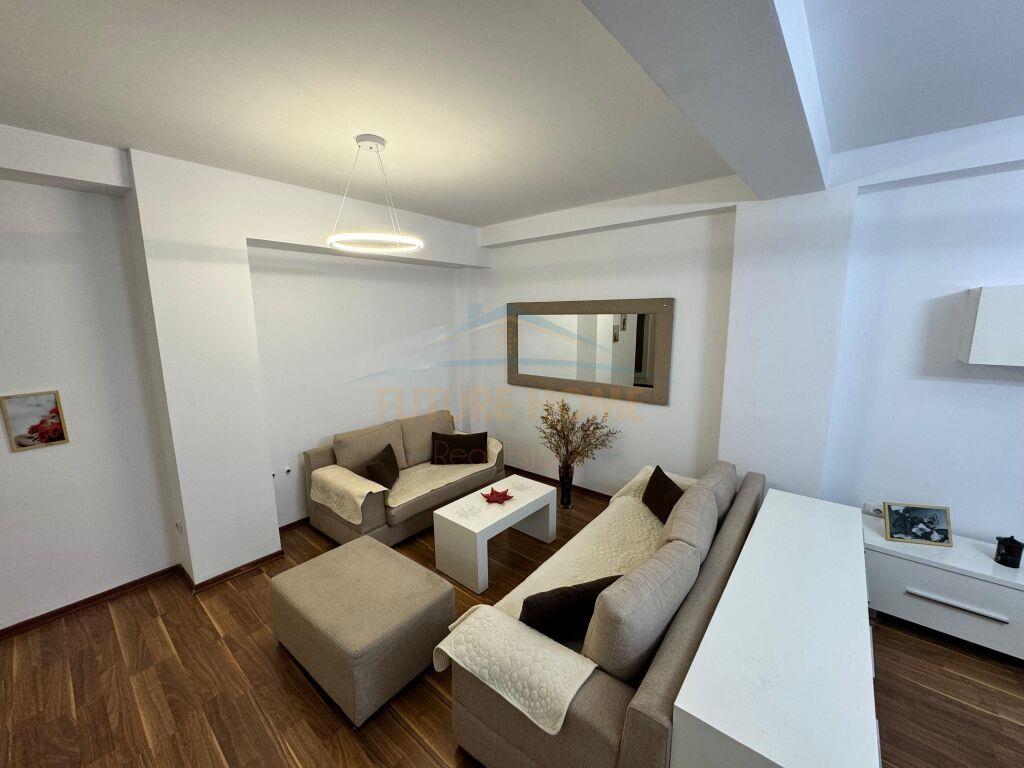 Qera,Apartament 3+1+2+Post parkimi,Liqeni i Thate