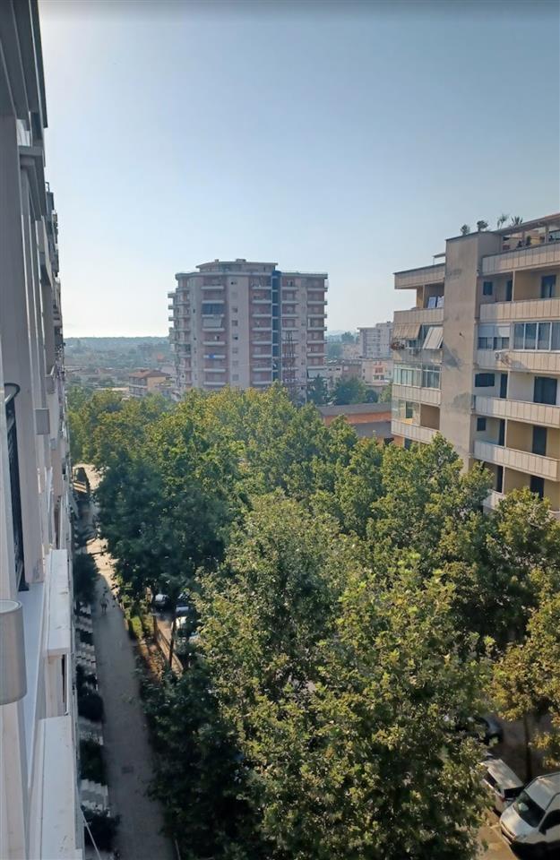Jepet me qera apartament, Rruga e Cipajve, në Vlorë