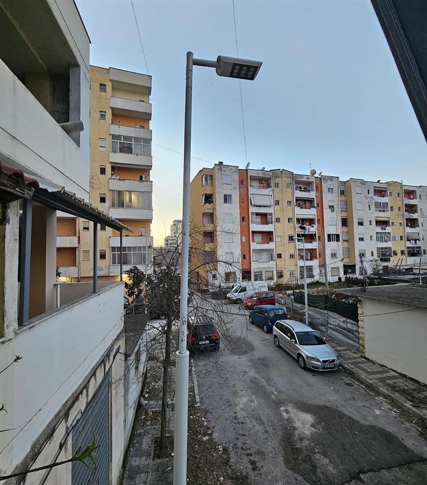 Jepet me qera apartament, Rruga e Cipajve, në Vlorë
