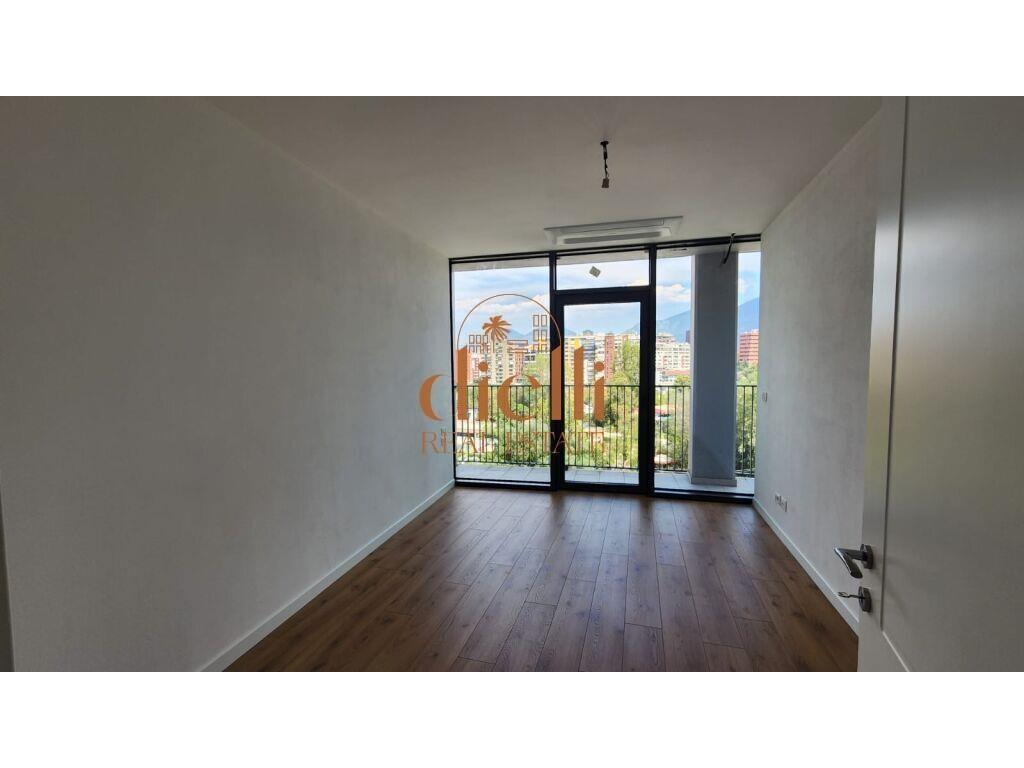 CMIM OKAZION-APARTAMENT ME 3 AMBIENTE, 132 M2 PER QIRA, PER