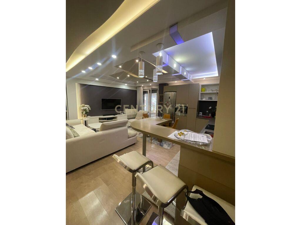 SHITET APARTAMENT 3+1+2 NE XHAMLLIK !!