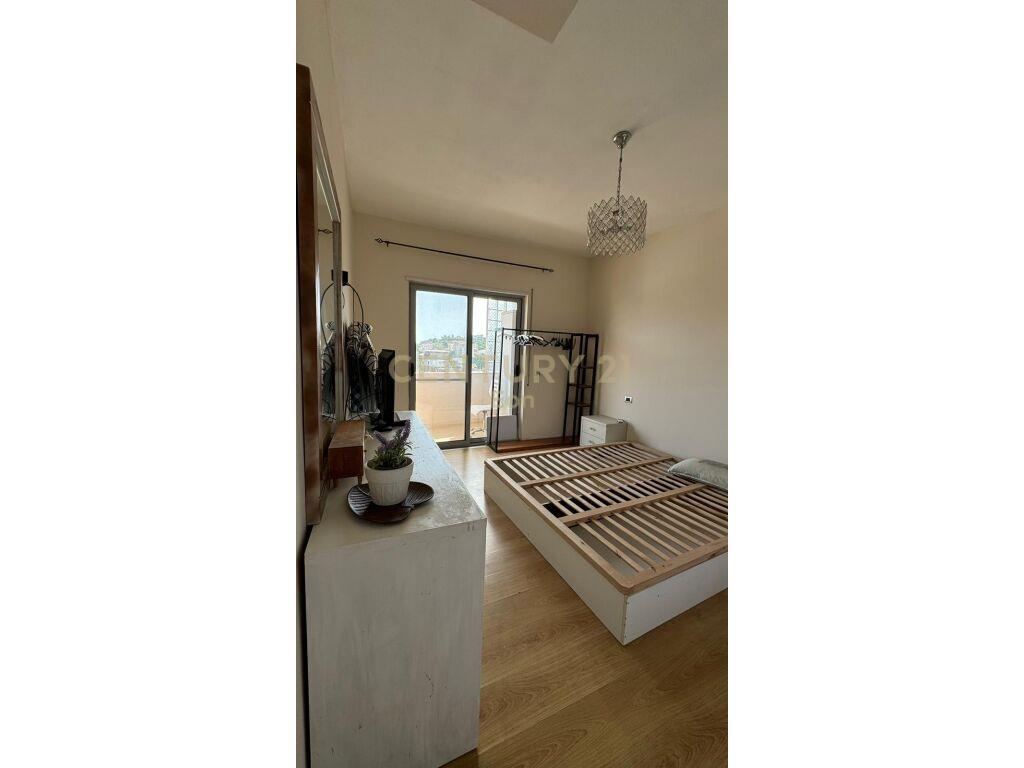 JEPET ME QERA APARTAMENTI 3+1+2 PRANE QENDRES TREGTARE ,BLUE