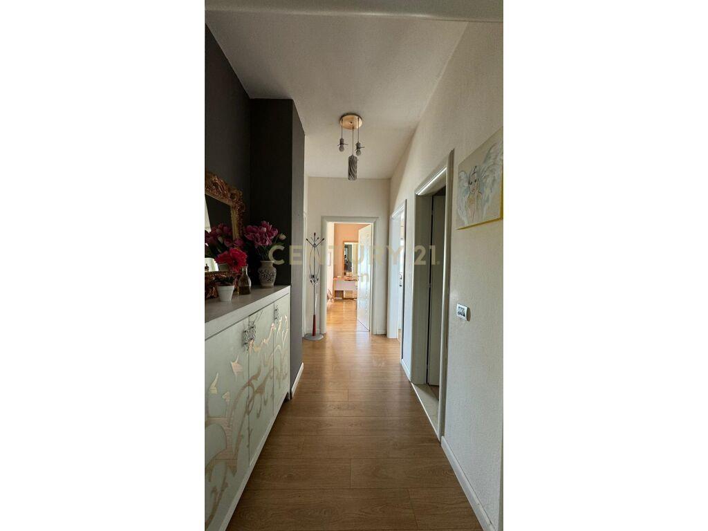 JEPET ME QERA APARTAMENTI 3+1+2 PRANE QENDRES TREGTARE ,BLUE