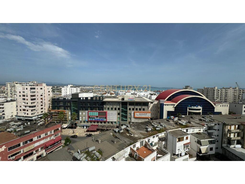 JEPET ME QERA APARTAMENTI 3+1+2 PRANE QENDRES TREGTARE ,BLUE