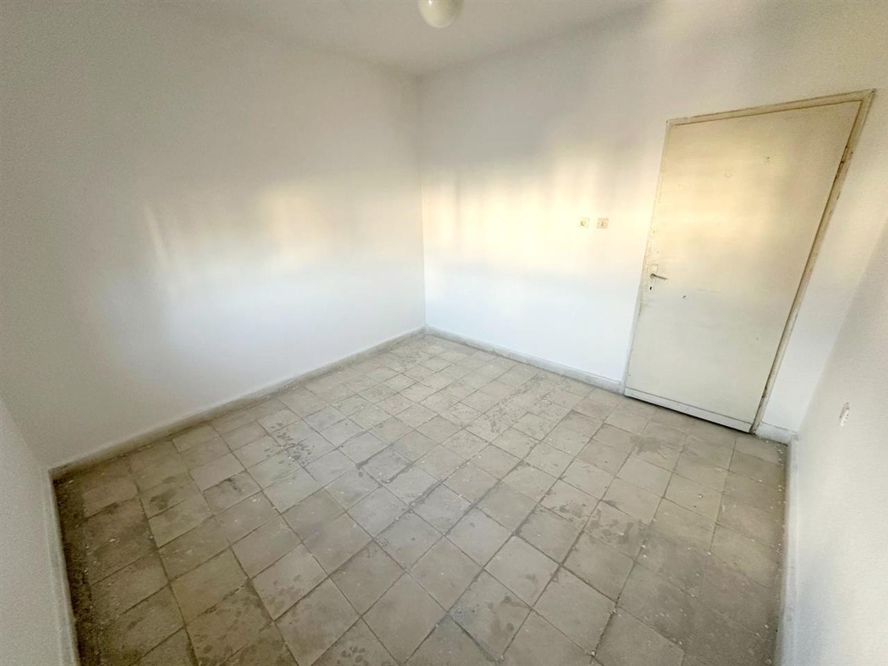 Kavaje , apartament 2+1,perballe shkolles profesionale.